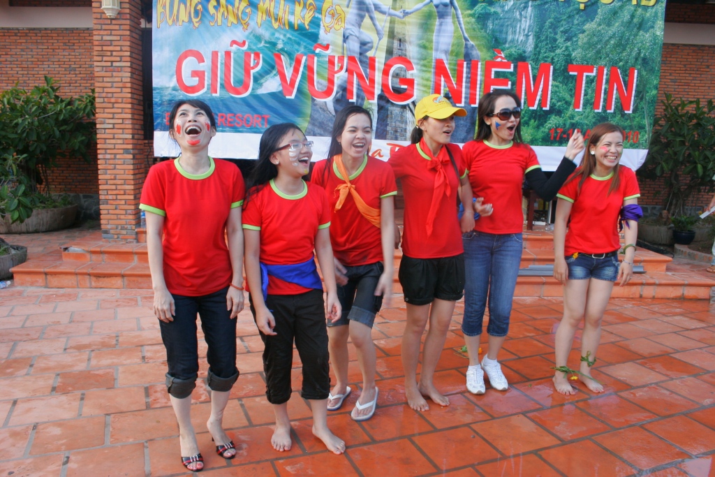 Teambuilding với Bách Tùng Việt 