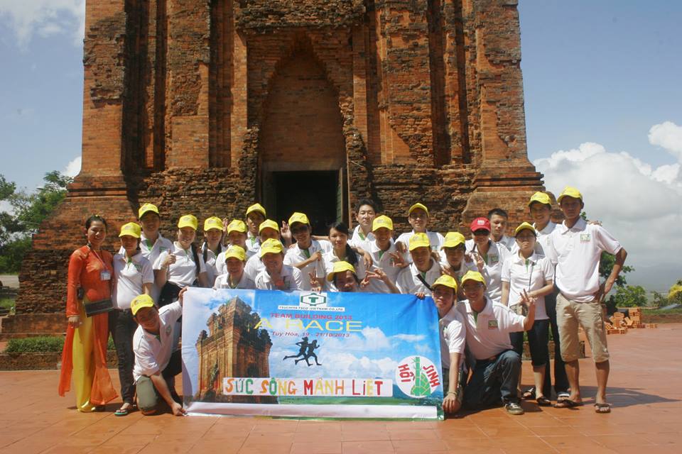 Teambuilding với Bách Tùng Việt 